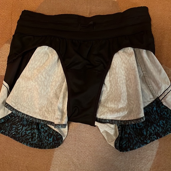 Lululemon lined tracker running short, 8 - Picture 8 of 16
